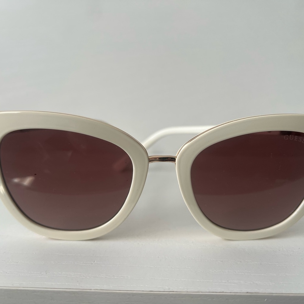 Guess White Cat-Eye Sunglasses “”little used”no box “